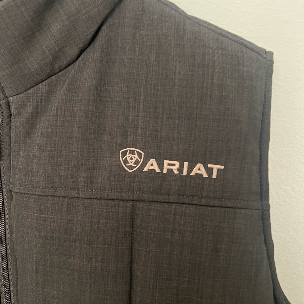 Ariat Men's Charcoal Quilted Vest - Picture 2 of 4